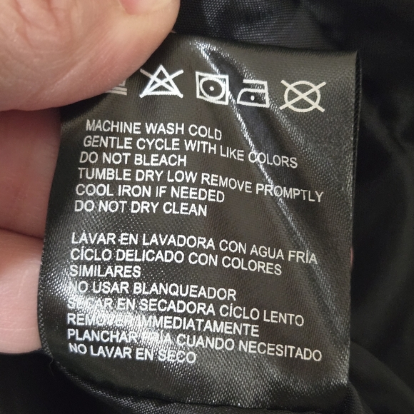 Weatherproof Black Insulated Zip-Up Puffer Vest, Medium, Zippered pockets, EUC - Picture 9 of 9